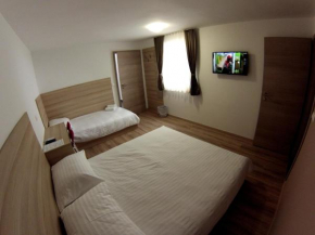 Гостиница Sweet Dreams Rooms and Apartments Postojna, Постойна